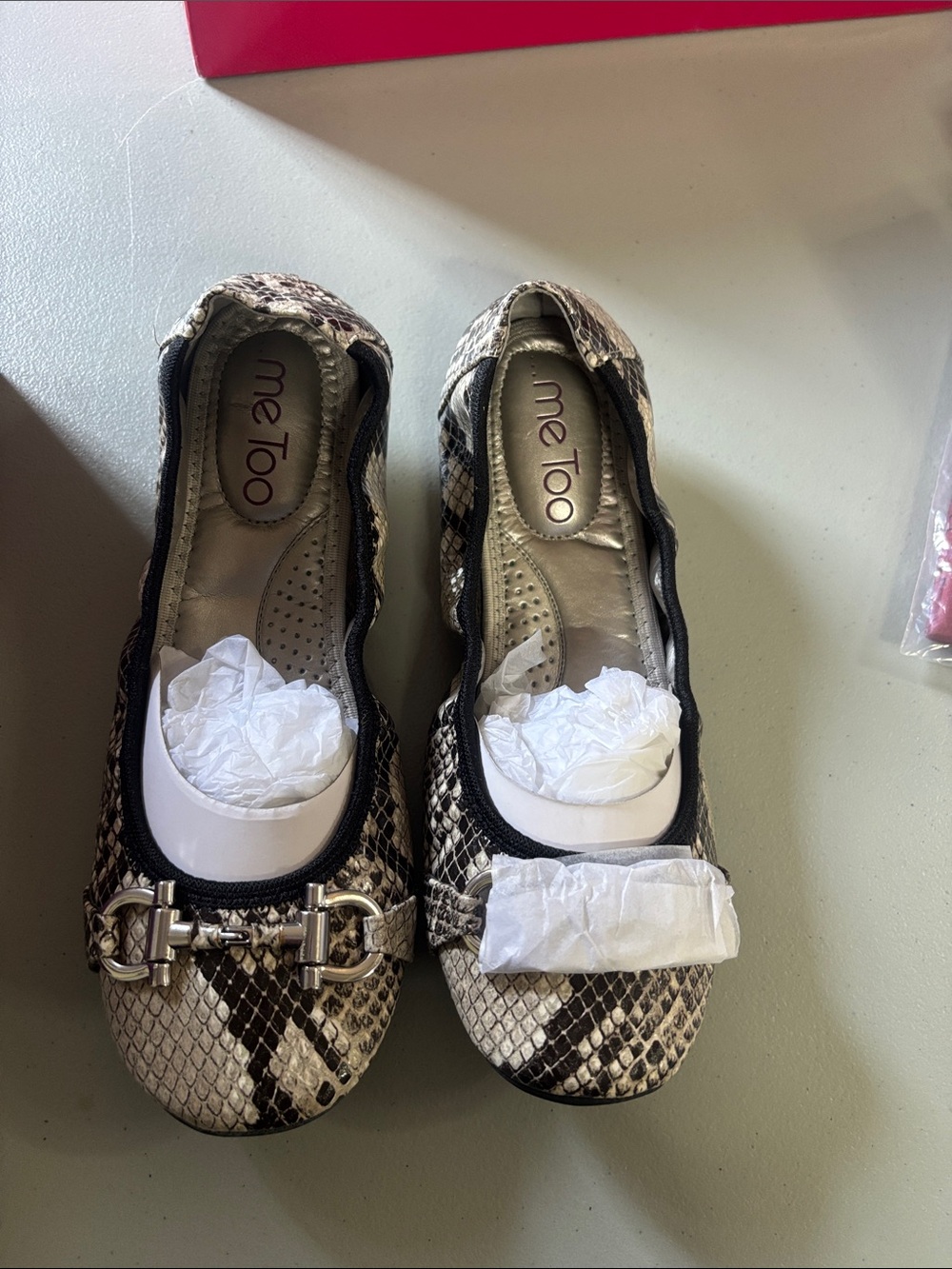 Women’s snake skin size 5 NWT flats